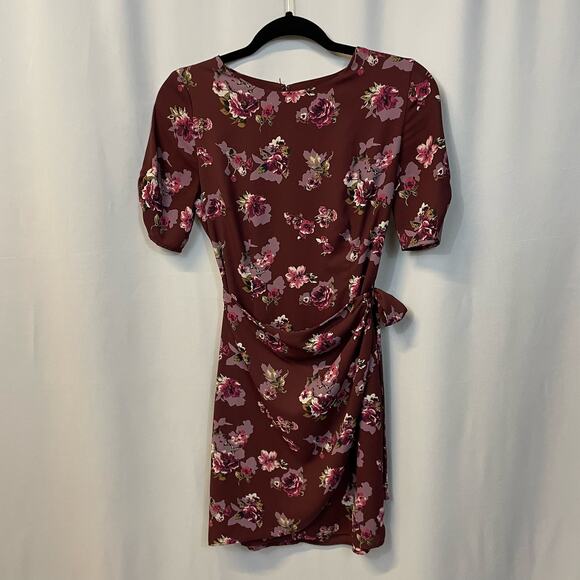 ASTR the label Wine Maroon Floral Short Sleeve Faux Wrap Mini Dress XS - Picture 4 of 7